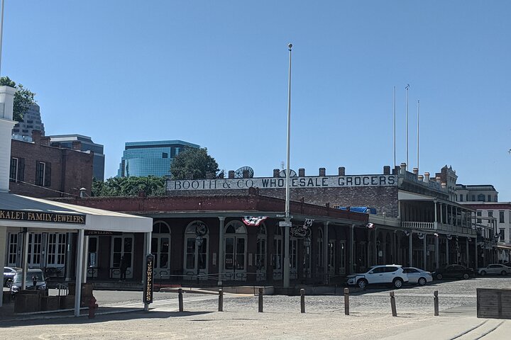 Recorrido a pie y juego de búsqueda del tesoro en Old Sacramento
