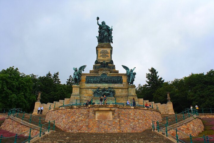 Tour privado a pie por Rudesheim con un guía profesional