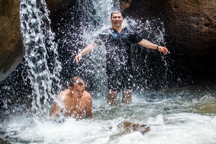 Una giornata per godersi la natura e vivere un'avventura nel fiume Giordano