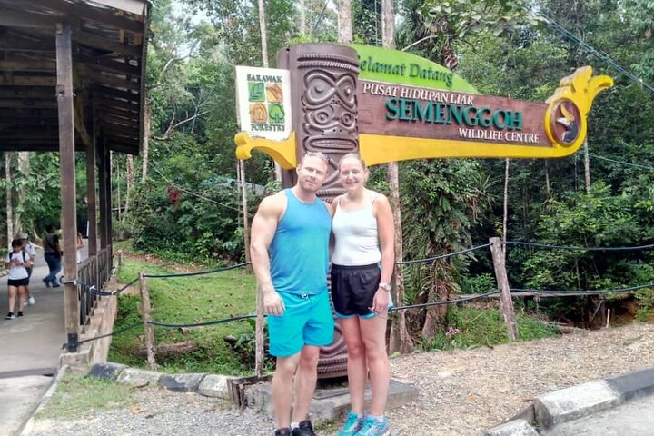 Semenggoh Orangutan Center og Sarawak Cultural Village