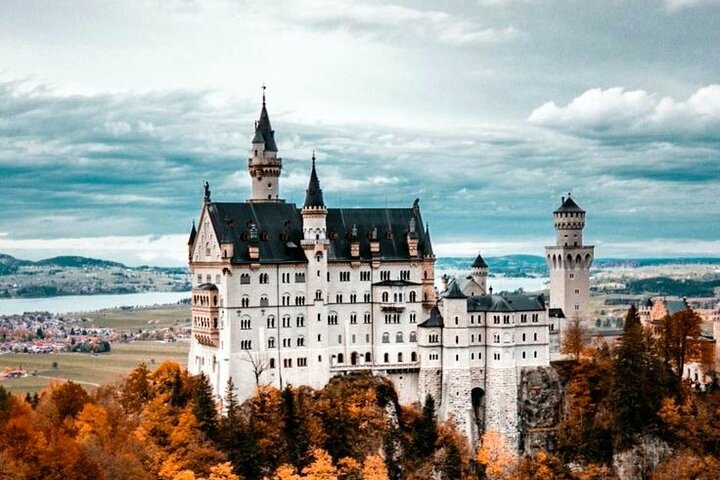 Saltafila: tour privato del castello di Neuschwanstein da Füssen o Hohenschwangau