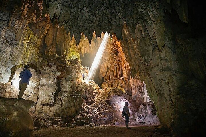 Besuchen Sie die Höhlen von Bombil Pek - Tour von Coban