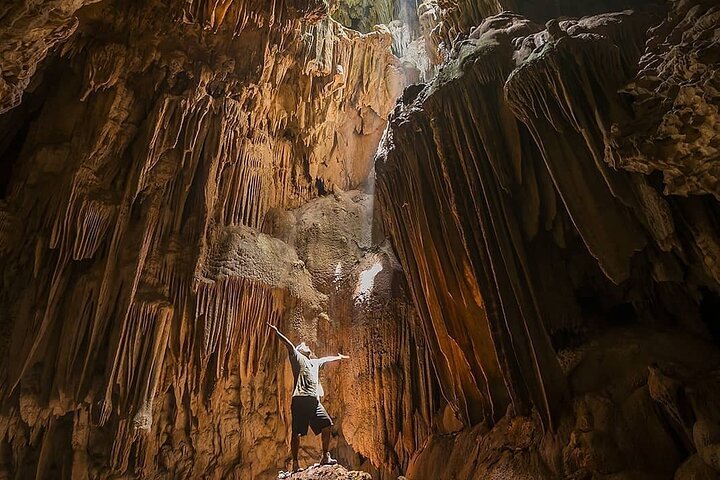 Besuchen Sie die Höhlen von Bombil Pek - Tour von Coban