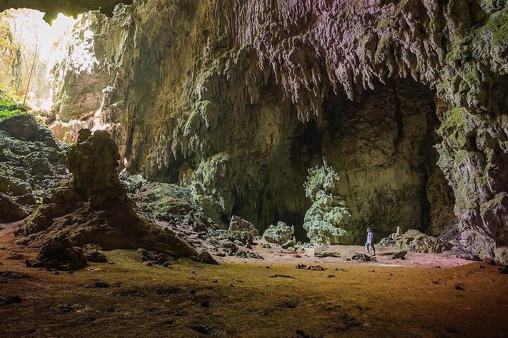 Besuchen Sie die Höhlen von Bombil Pek - Tour von Coban