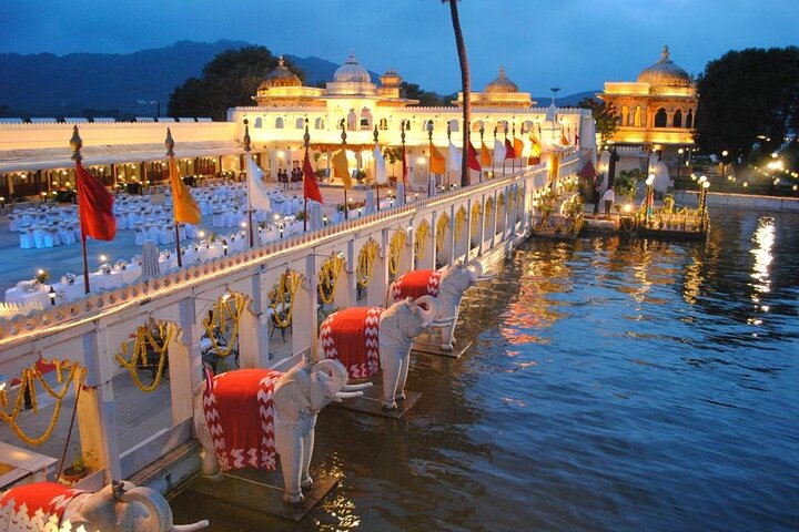Udaipur: cena en la isla Jag Mandir con traslados en barco