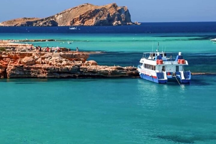 Ibiza strandhopcruise met paddleboards, drankjes en eten 6 uur
