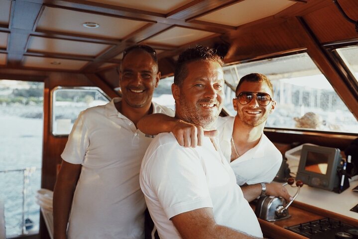 Passeio pela Costa degli Dei de barco, 3 horas com aperitivo incluído