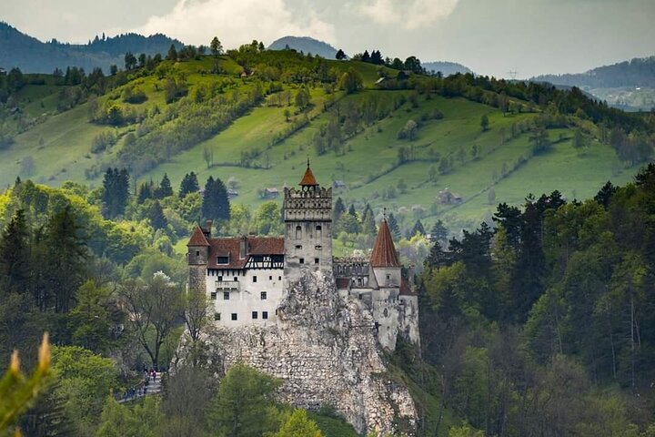 Castelo de Peles, Castelo de Bran, Fortaleza Rasnov e Mosteiro Sinaia saindo de Brasov