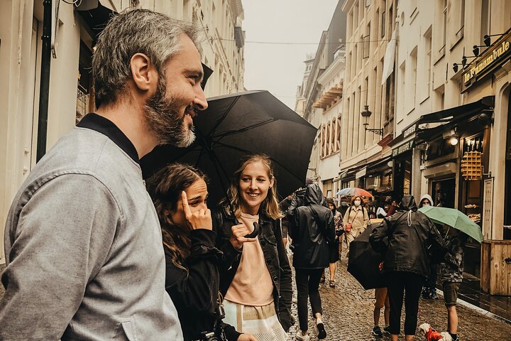 Brussels Walking and Tasting Tour (Beers,Chocolates&Fries/Waffle)