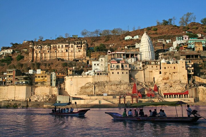 Jyotirlinga-resa: Privat dagstur från Indore till Omkareshwar