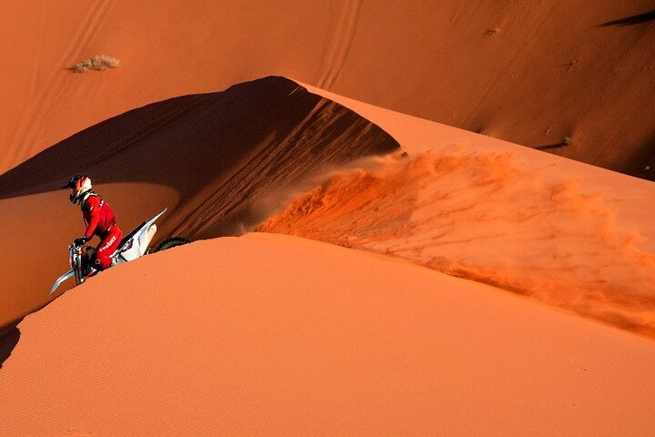 Tour de aventura KTM de 2 días por las dunas de Merzouga