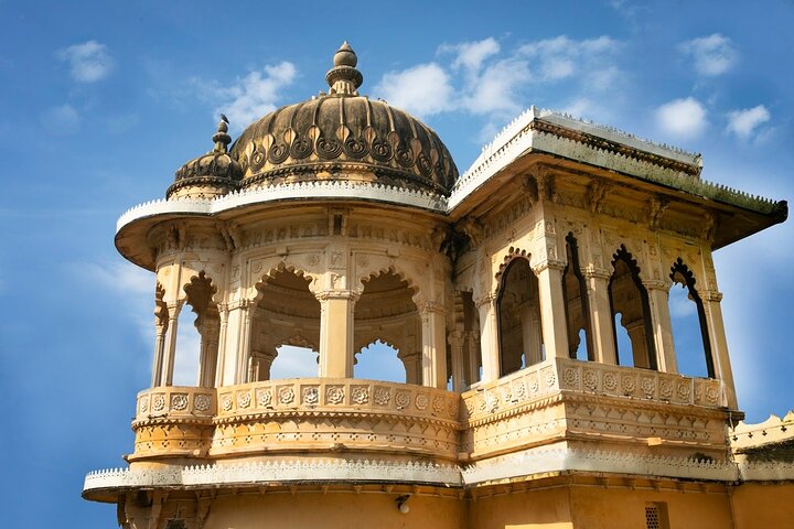 Udaipur: Ganztägige Besichtigungstour ab 8 Plätzen mit Eintrittsgebühren
