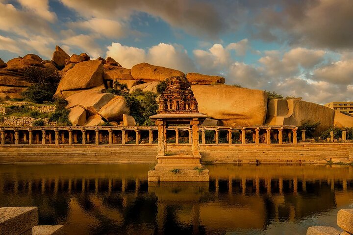 Hampi Heritage Hues: Upptäck Majesty of Vijayanagara Empire
