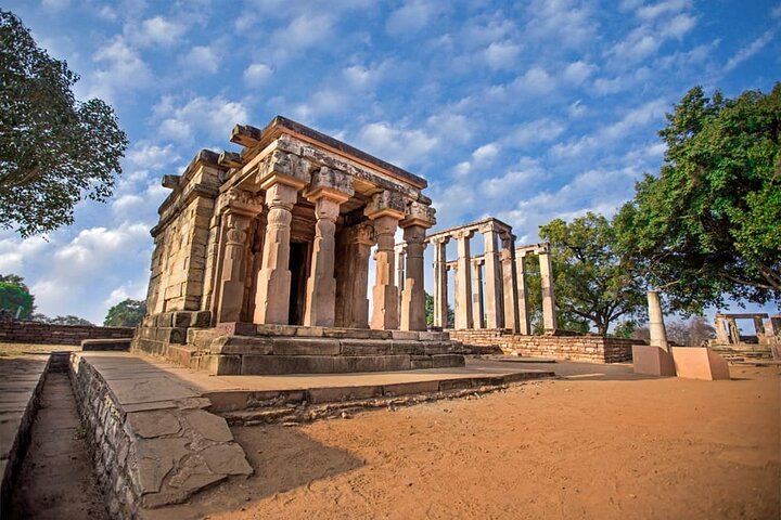 Sanchi Stupas & Udaygiri Caves Dagstur fra Bhopal