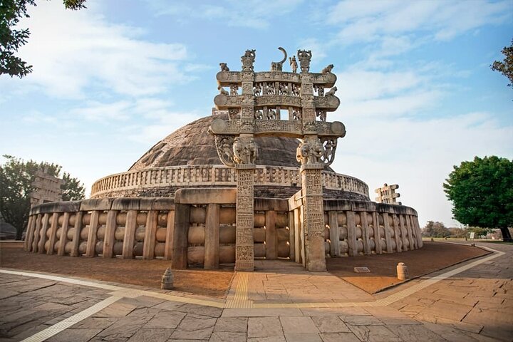 Sanchi Stupas & Udaygiri Caves Dagstur fra Bhopal