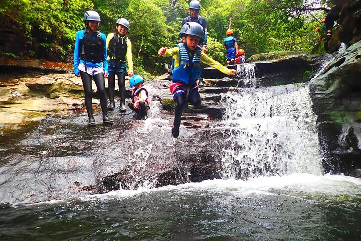 Okinawa Iriomote Island 1-dags mangrove-SUP eller kanosejlads og canyoning