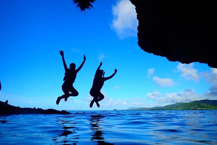 SUP ou canoë dans la mangrove d'Ishigaki + plongée avec tuba dans la Grotte Bleue