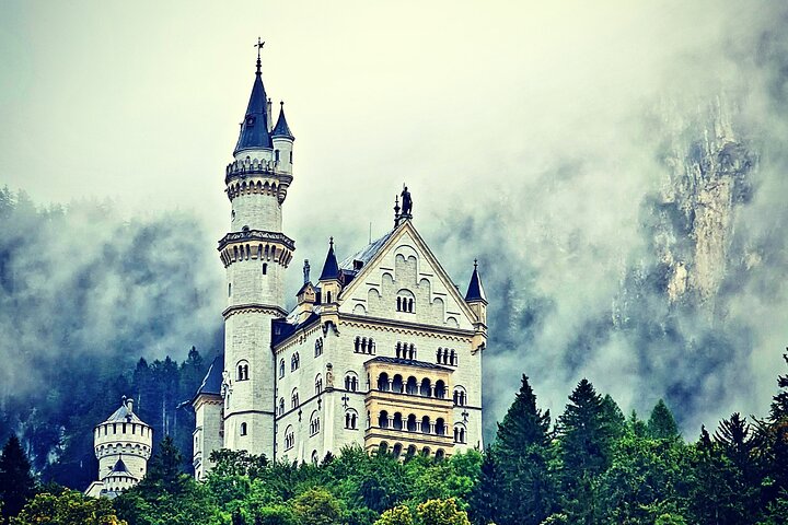 Saltafila: tour privato del castello di Neuschwanstein da Füssen o Hohenschwangau