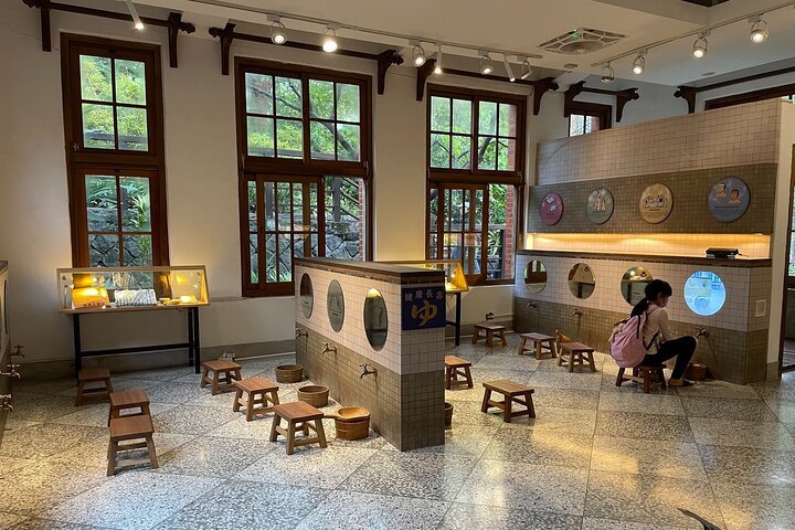 Small-Group: Beitou and Yangmingshan Day Tour from Taipei