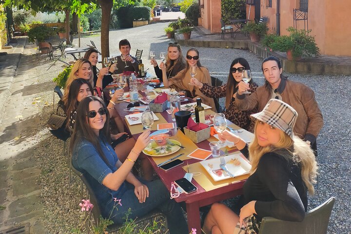 Privé wijntour door de magische heuvels van Lucca met een sommelier.