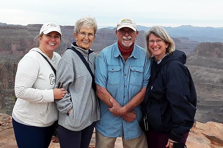 Passeio de Dia em Grupo Pequeno pelo West Skywalk do Grand Canyon a partir de Laughlin, NV