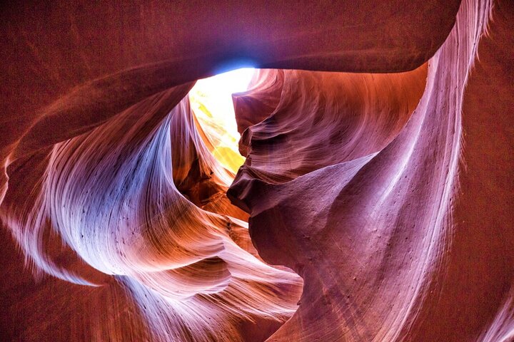 Entrada Primária no Tempo do Canyon Antelope Inferior com Guia Navajo