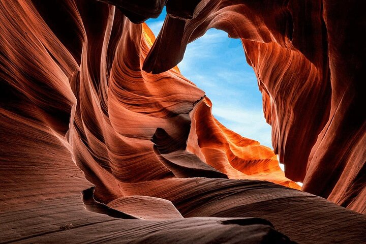 Entrada Primária no Tempo do Canyon Antelope Inferior com Guia Navajo