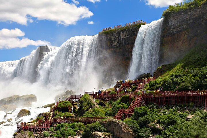 Cataratas del Niágara USA : Paseo en barco, cueva, espectáculo de luces y fuegos artificiales