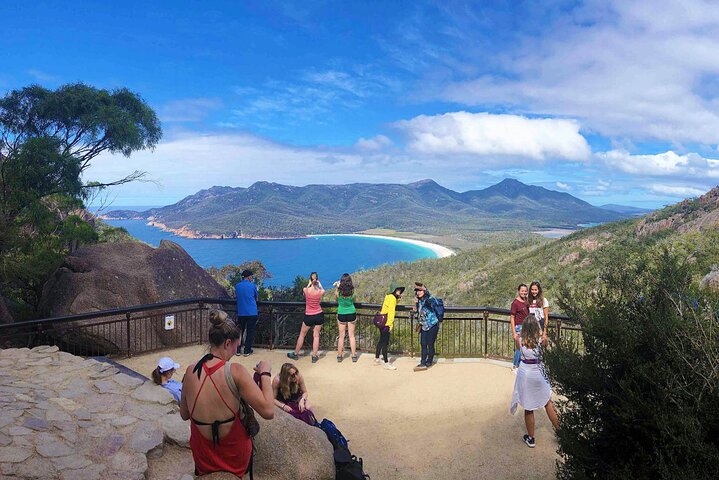 Tour di un'intera giornata a Wineglass Bay e Freycinet NP da Hobart via Richmond Village