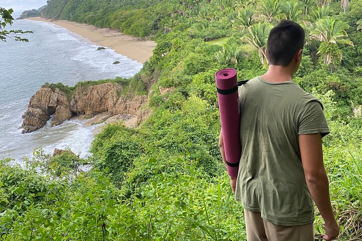 Experiencia de caminata y yoga en la jungla en México