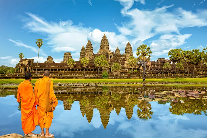 Private Temples Guided Tour (Angkor Wat, Ta Prom & Angkor Thom)