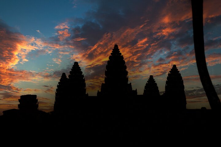 Private Temples Guided Tour (Angkor Wat, Ta Prom & Angkor Thom)