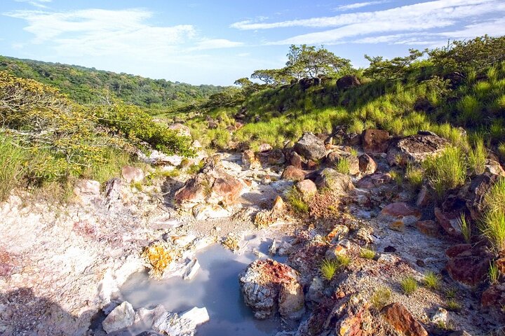 Caminhada no vulcão Rincon de la vieja, cachoeira Oropendola, fontes termais e combinação de almoço
