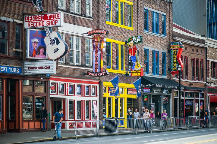 Excursão turística pela cidade de Nashville no ônibus de dois andares