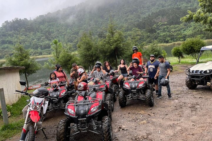 Guidet ATV-tur Laguna Verde i Apaneca i El Salvador
