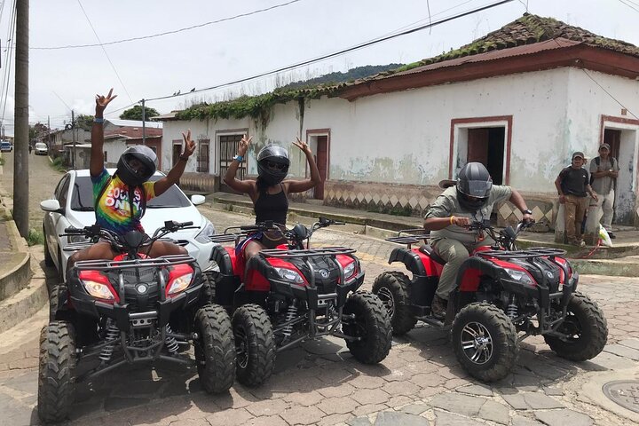 Guidet ATV-tur Laguna Verde i Apaneca i El Salvador