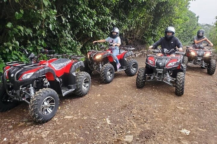 Guidet ATV-tur Laguna Verde i Apaneca i El Salvador
