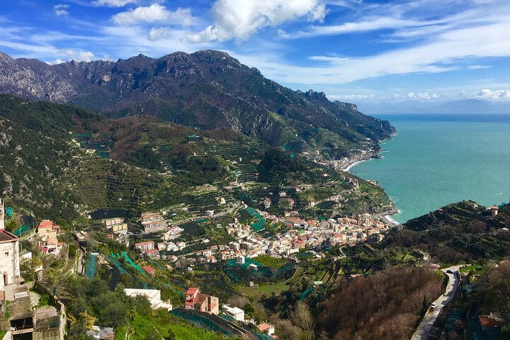Ganztägige Tour nach Positano, Amalfi und Ravello mit Bootsoption