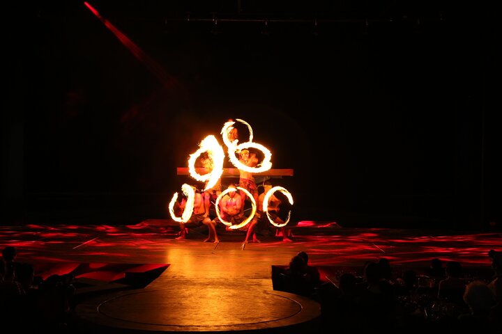 Taotao Tasi, o Jantar na Praia Show em Guam