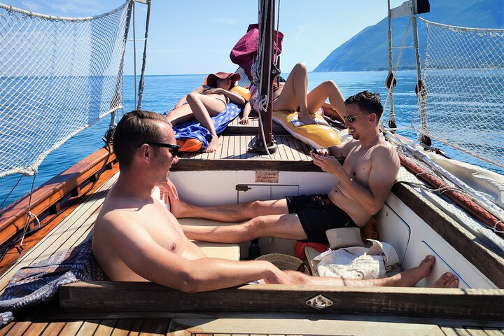 Tour privato in barca a vela tradizionale della Riviera del Conero