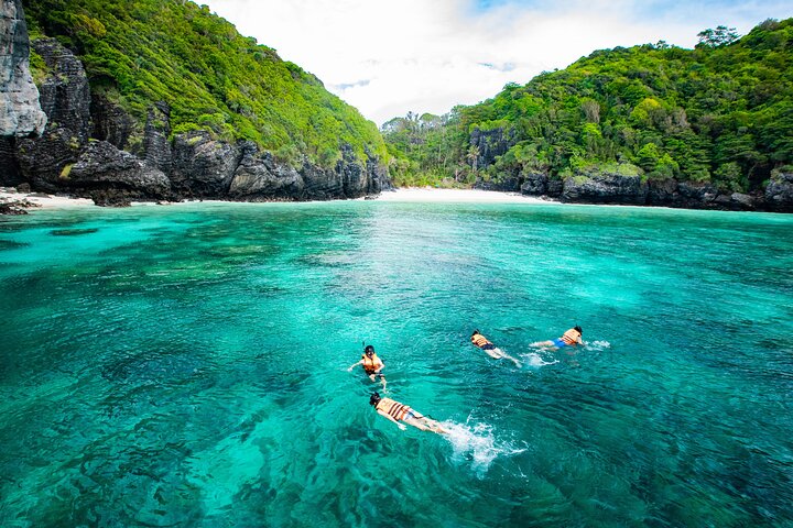 Tour di Phi Phi, Maya Bay e Khai Islands di Seastar Andaman da Khao Lak