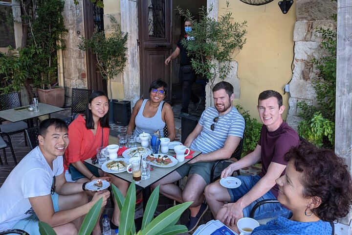 El delicioso recorrido gastronómico callejero de Chania