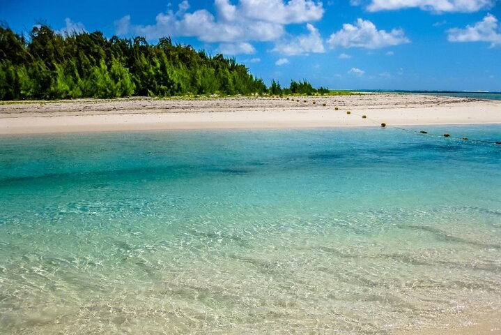 Full Day Tour 5 Island to Ile Aux Cerfs Incl. Lunch and Transfer