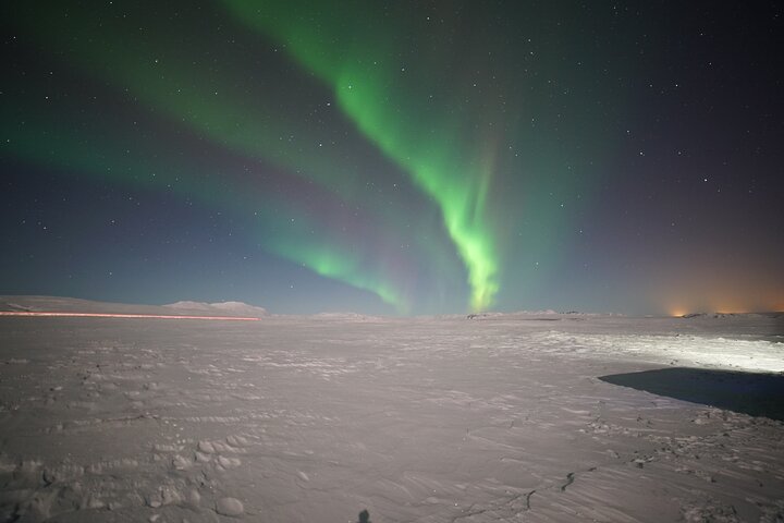 Reykjavik Northern Lights Tour with Pro Aurora Photos Small Group