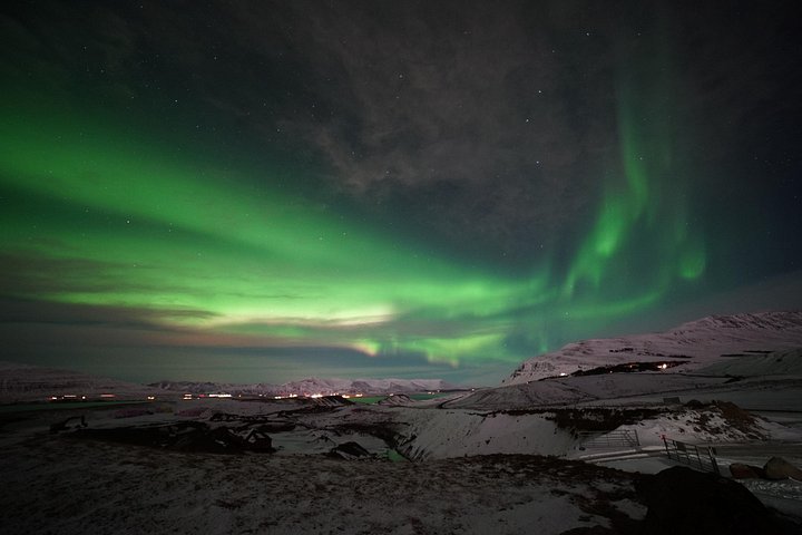 Reykjavik Northern Lights Tour with Pro Aurora Photos Small Group