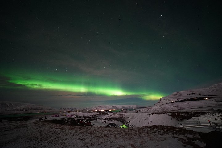 Reykjavik Northern Lights Tour with Pro Aurora Photos Small Group