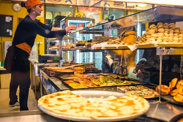 Tour gastronomico per piccoli gruppi a Genova con pasto completo ed Esperto alimentare locale