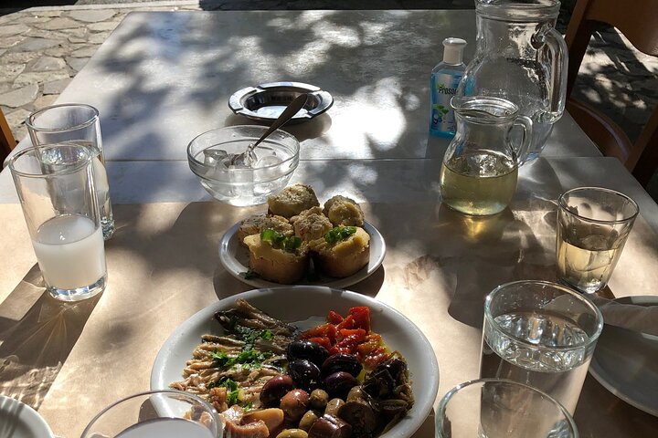 Tour de comida tradicional, degustación de aceite de oliva con almuerzo en Kalamata, Messinia.