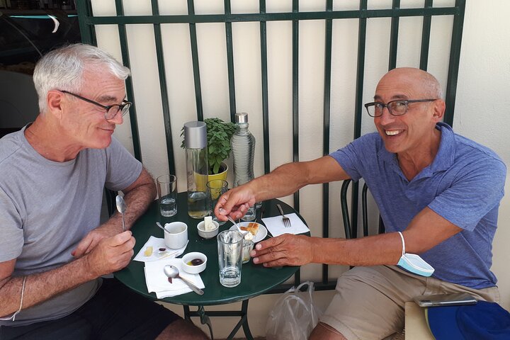 Tour de comida tradicional, degustación de aceite de oliva con almuerzo en Kalamata, Messinia.