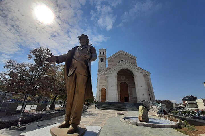 Tour privato di un giorno intero a Pristina da Skopje